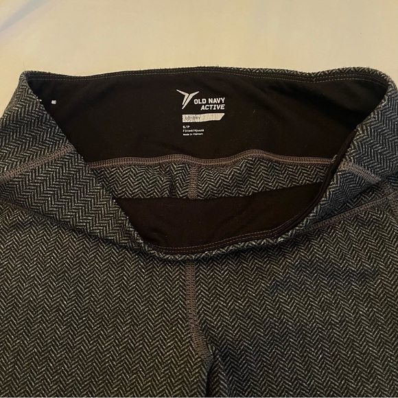 OLD Navy Active Go Dry Fitted Leggings - Picture 7 of 13